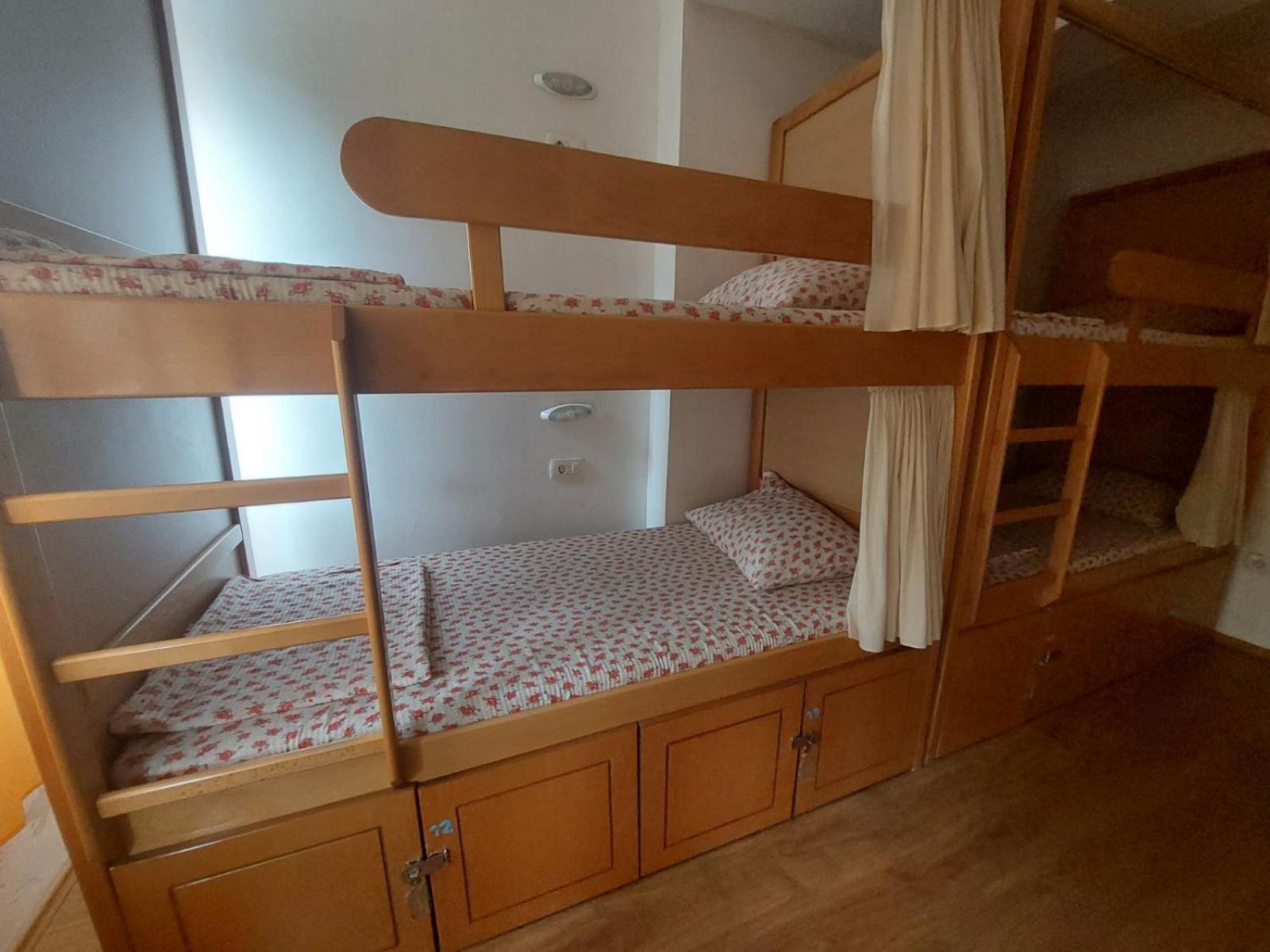 Hostel Valentin 2 Skopje Buitenkant foto