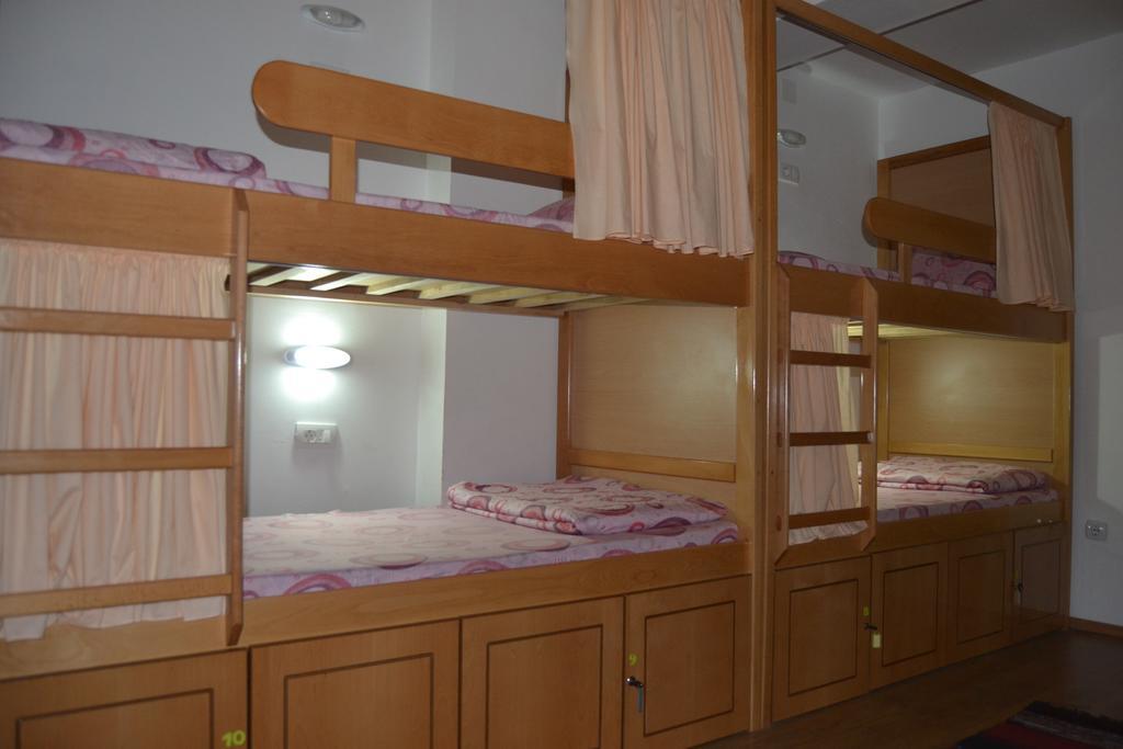 Hostel Valentin 2 Skopje Kamer foto