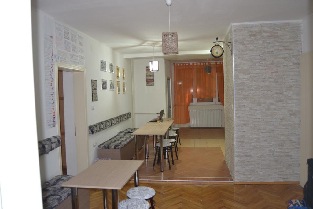 Hostel Valentin 2 Skopje Buitenkant foto