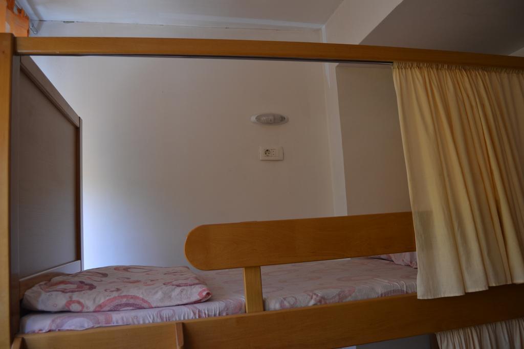 Hostel Valentin 2 Skopje Buitenkant foto