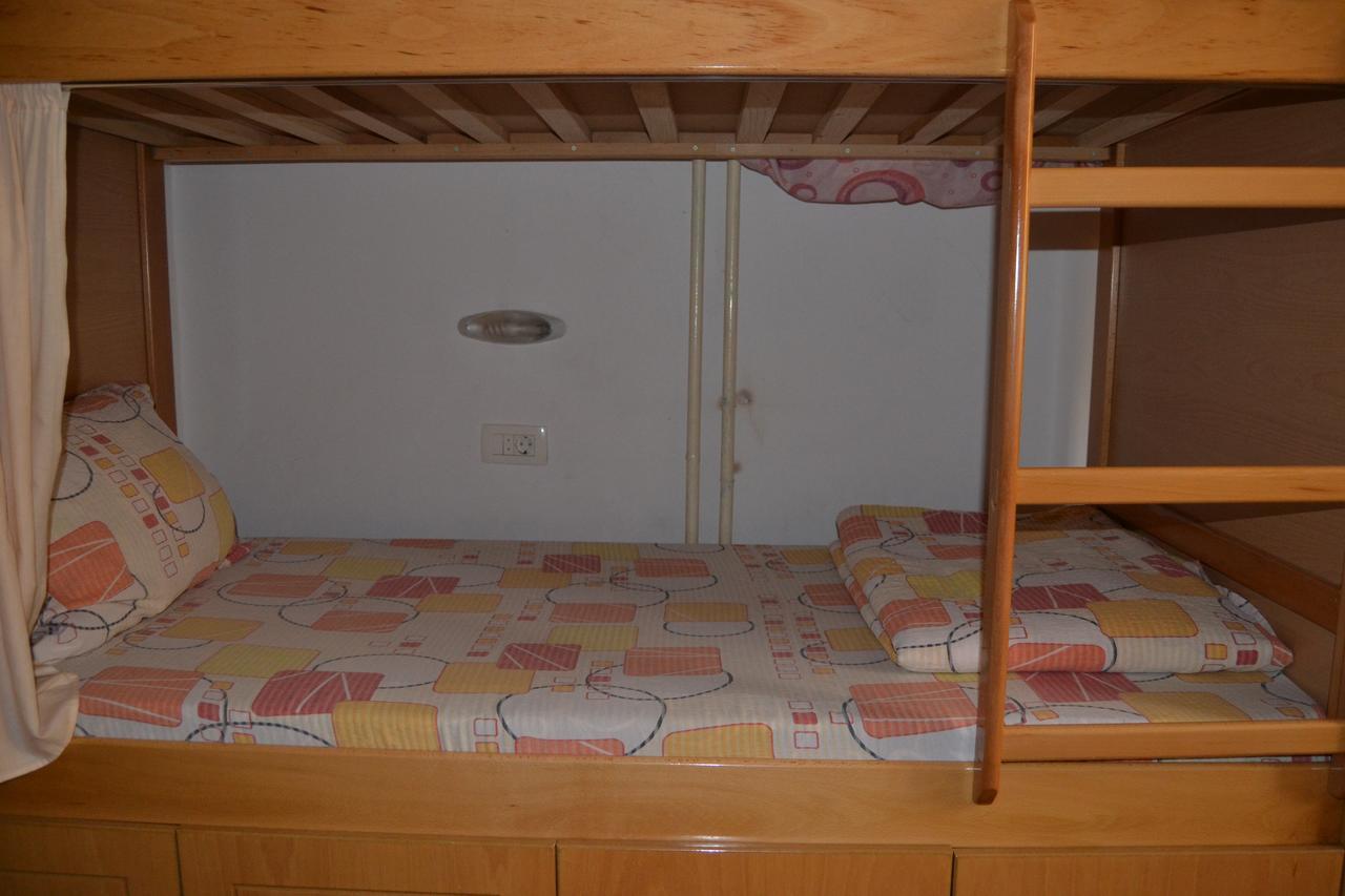 Hostel Valentin 2 Skopje Buitenkant foto