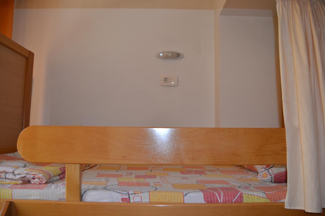 Hostel Valentin 2 Skopje Buitenkant foto