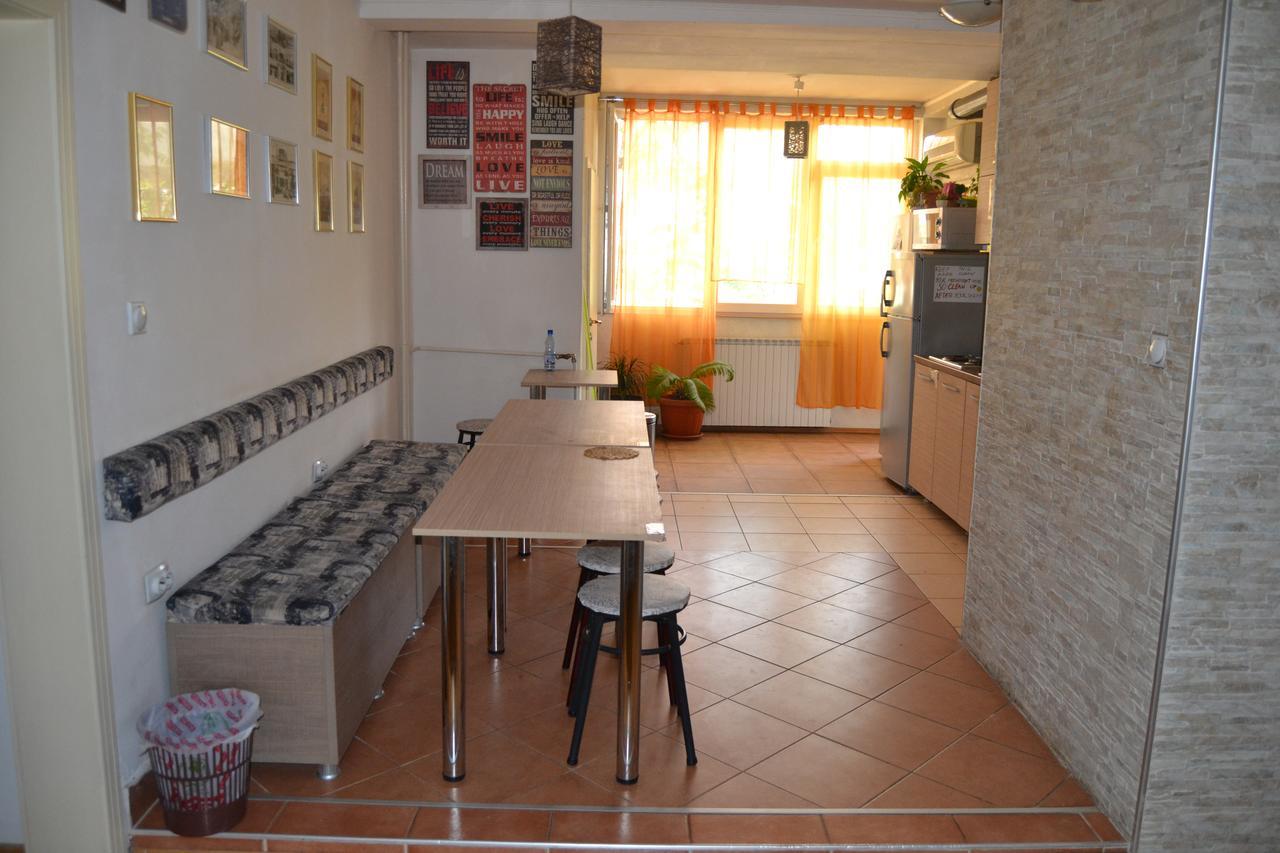 Hostel Valentin 2 Skopje Buitenkant foto