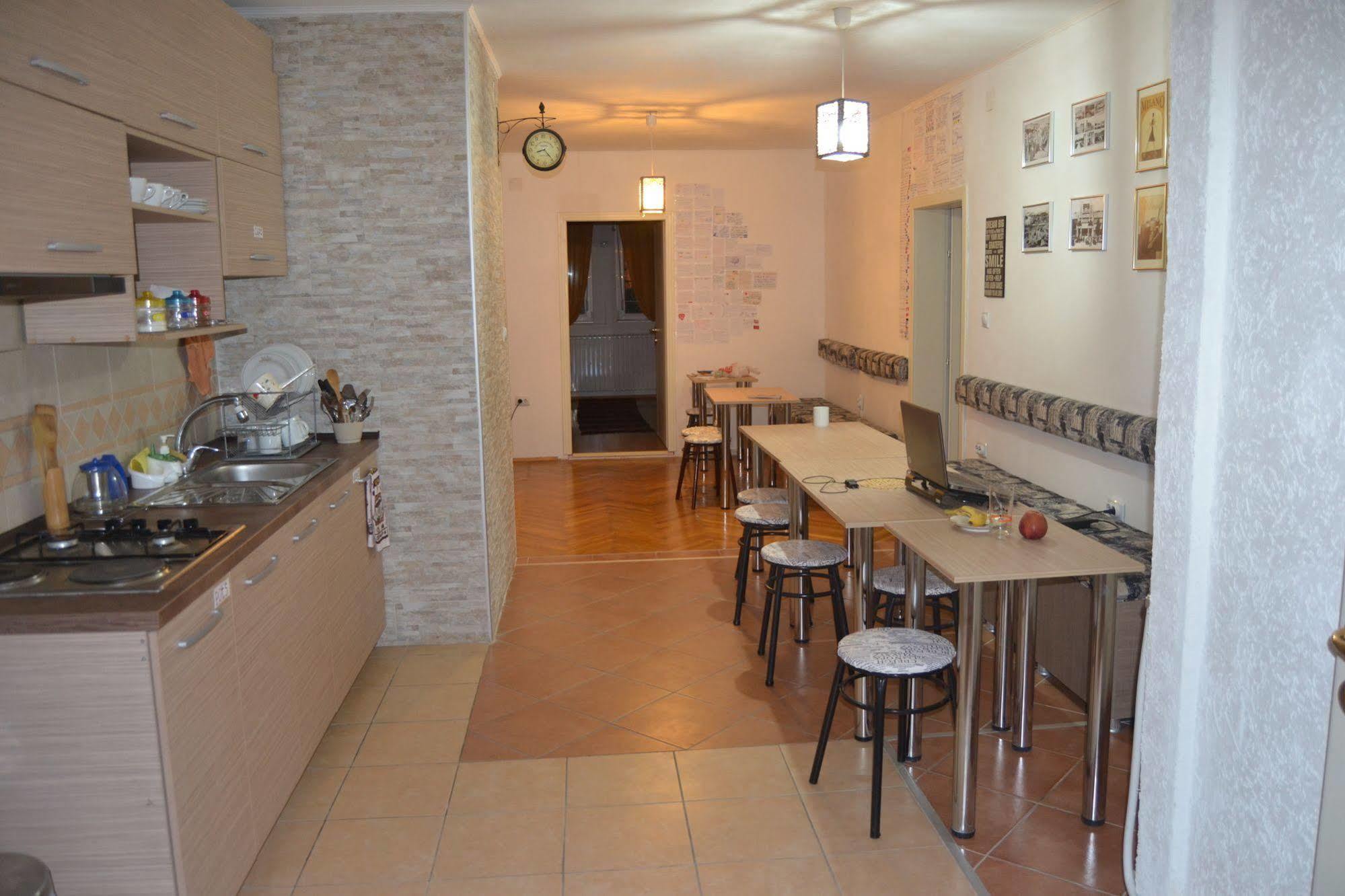 Hostel Valentin 2 Skopje Buitenkant foto
