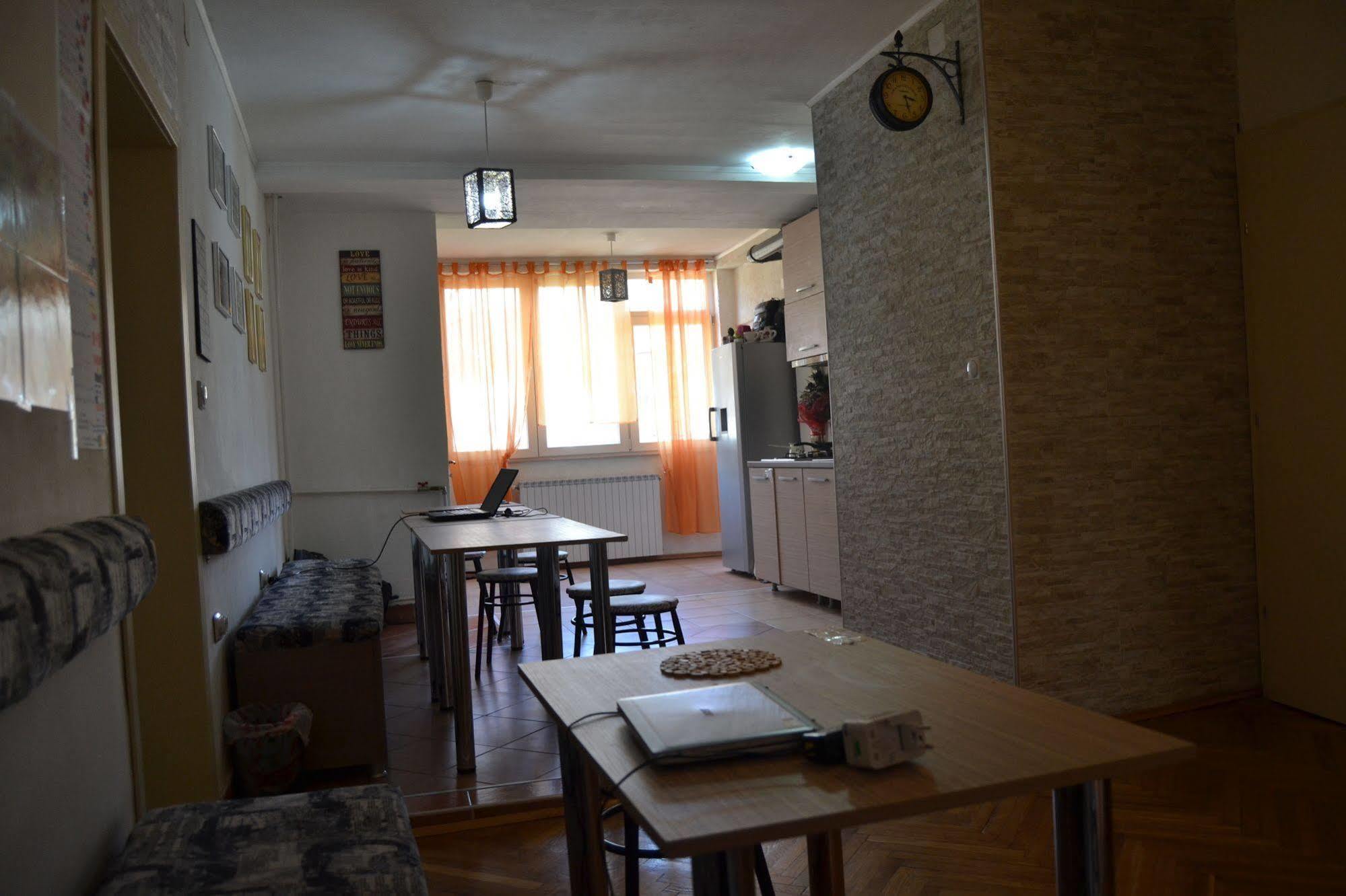 Hostel Valentin 2 Skopje Buitenkant foto