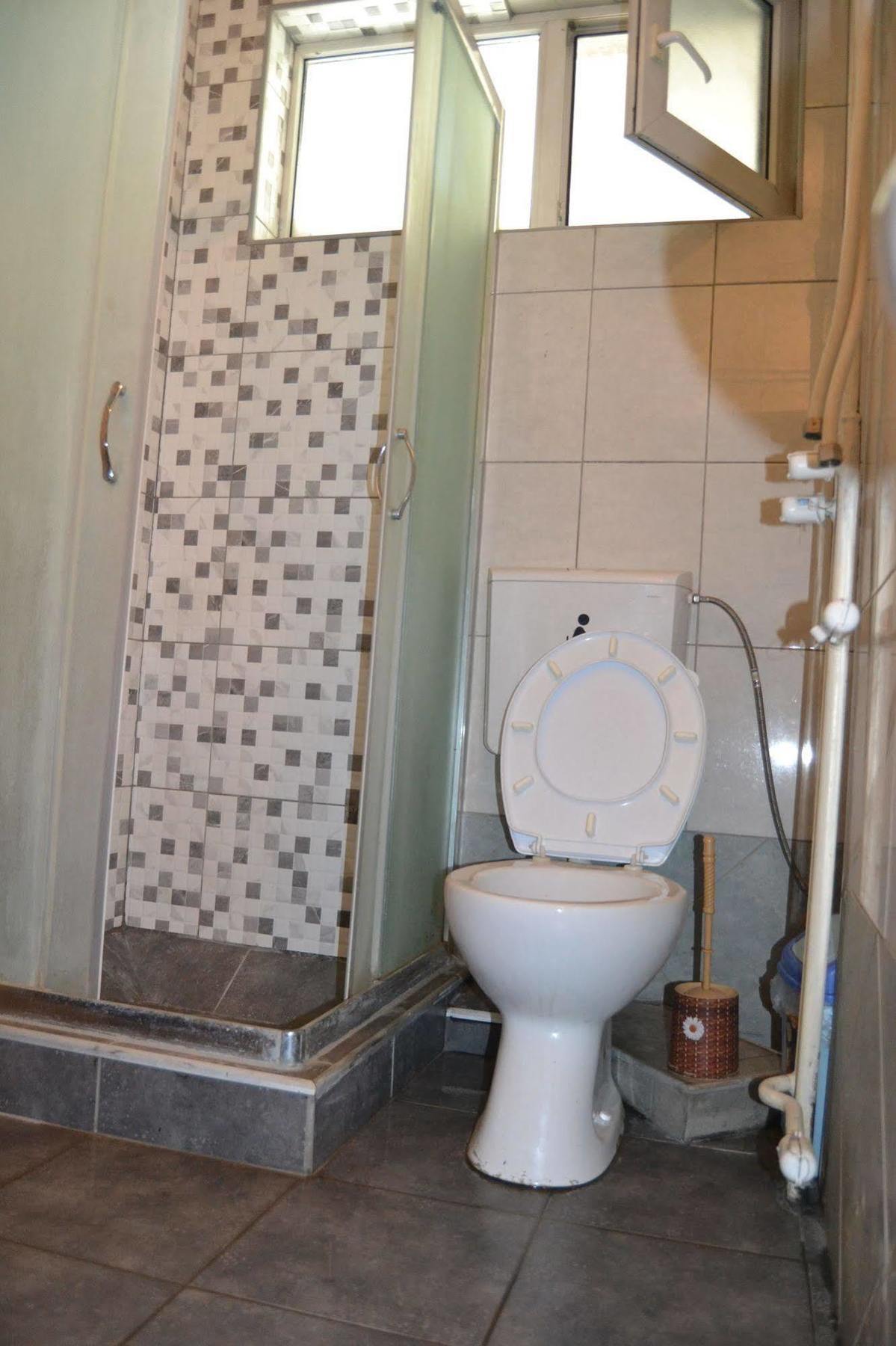 Hostel Valentin 2 Skopje Buitenkant foto