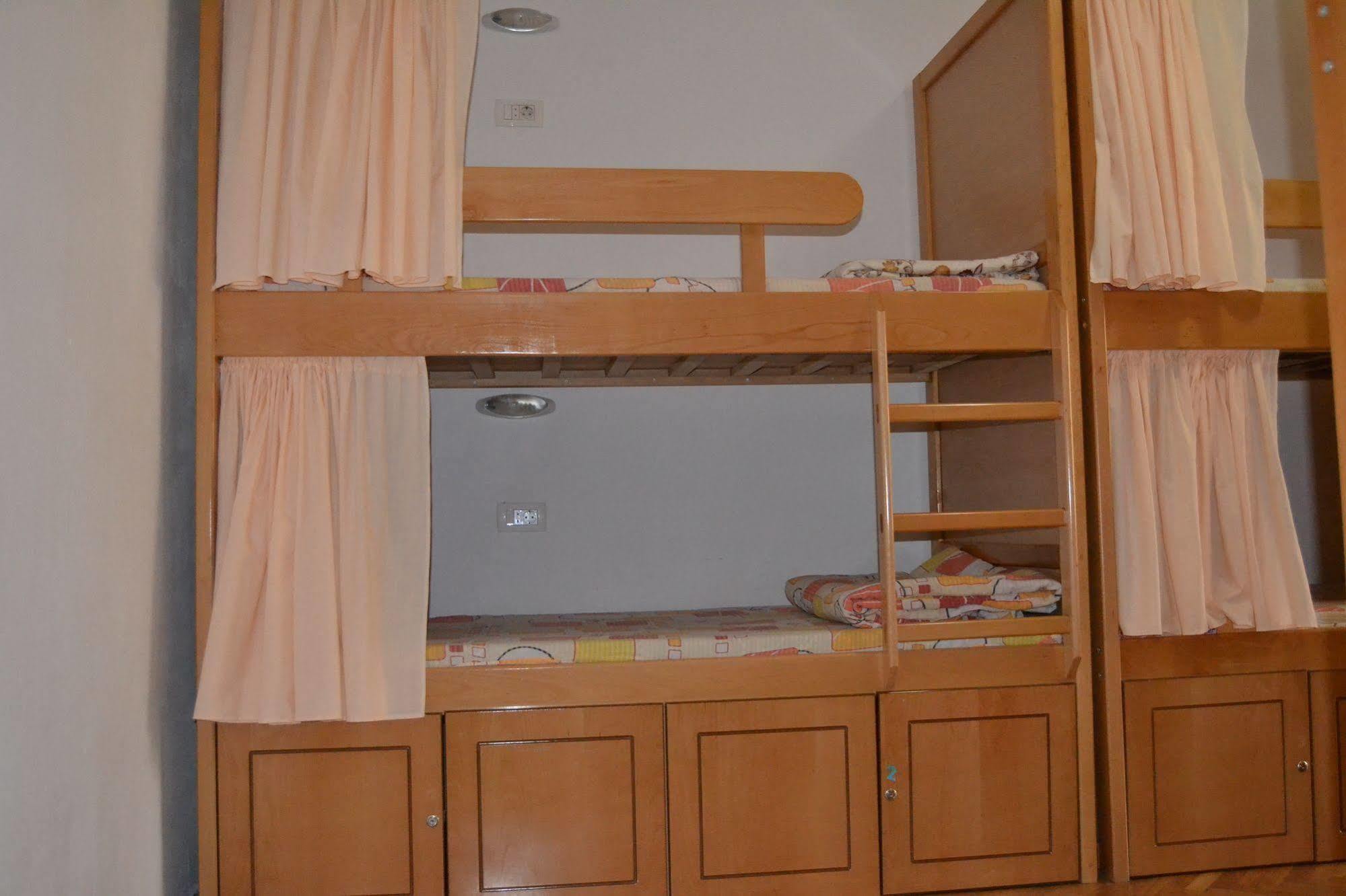 Hostel Valentin 2 Skopje Buitenkant foto