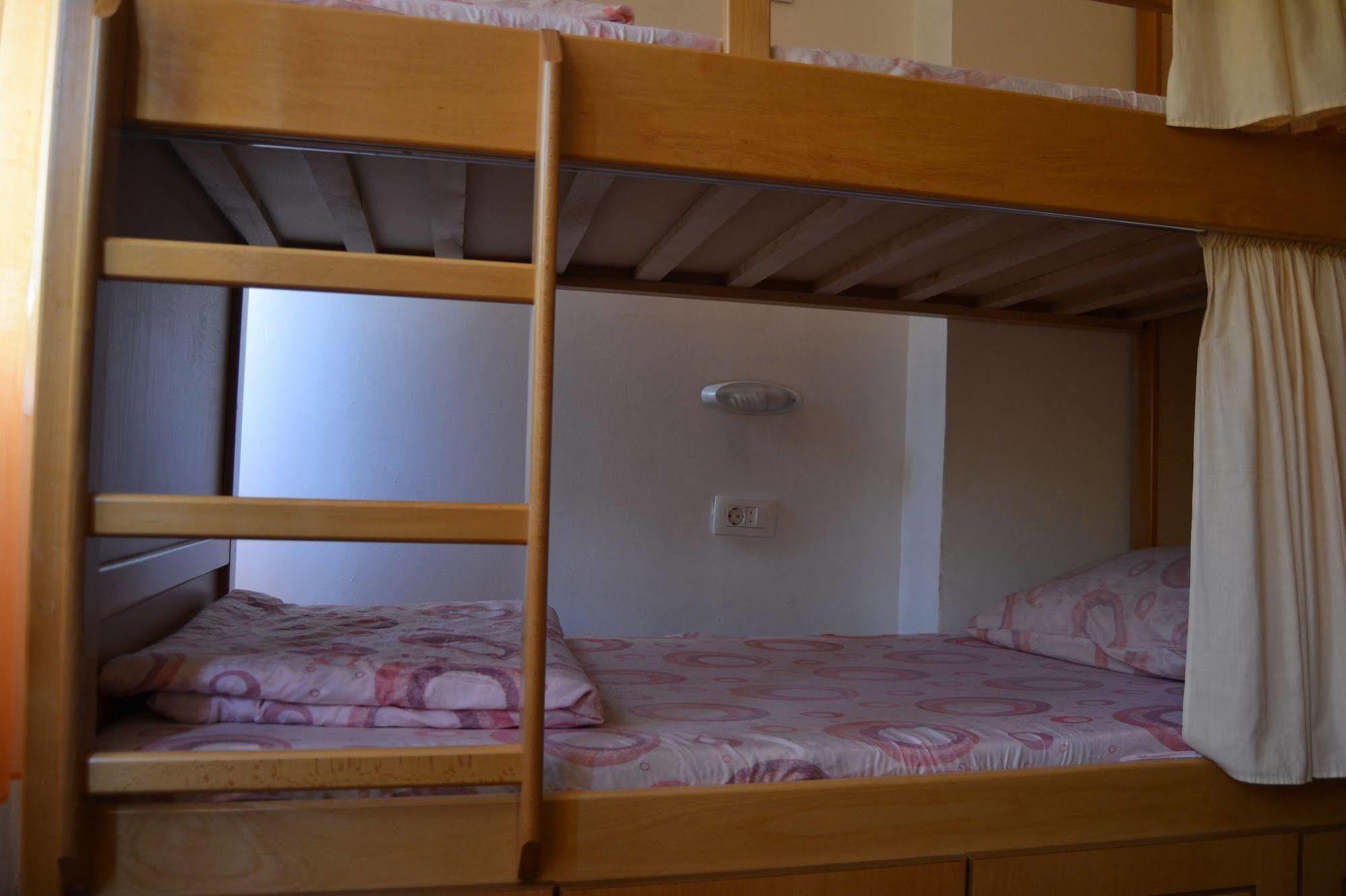 Hostel Valentin 2 Skopje Buitenkant foto