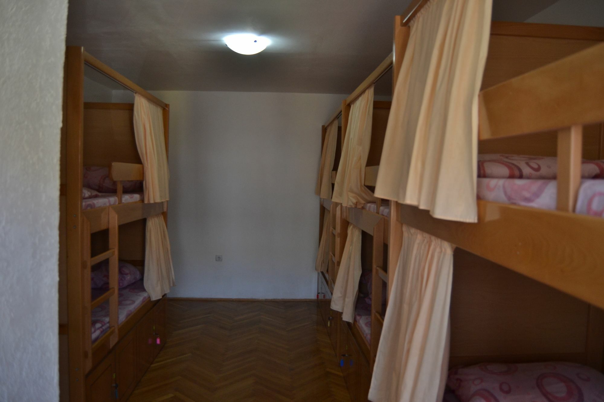 Hostel Valentin 2 Skopje Buitenkant foto